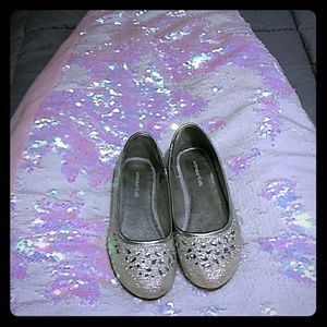 Girls flat shoes